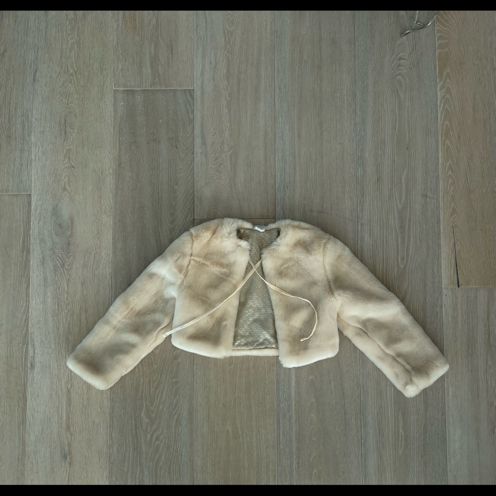 Egg faux fur cape